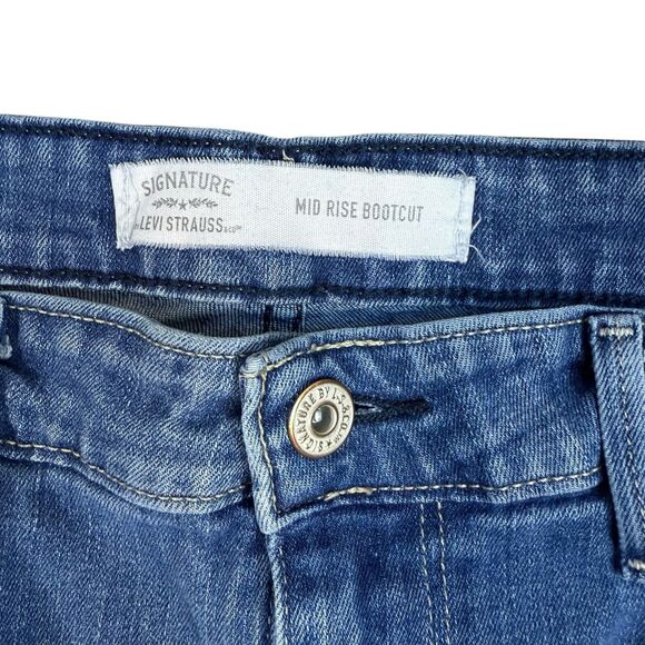 Levis Signature Jeans Womens Size 14S (32Wx30L) Blue Denim Mid-Rise Bootcut - Picture 3 of 10